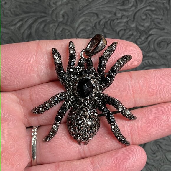 Black Rhinestone Tarantula Spider Pendant Ornament Halloween Jewelry - Picture 1 of 7